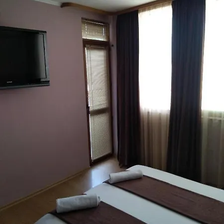 роси ゲストハウス ポモリエ